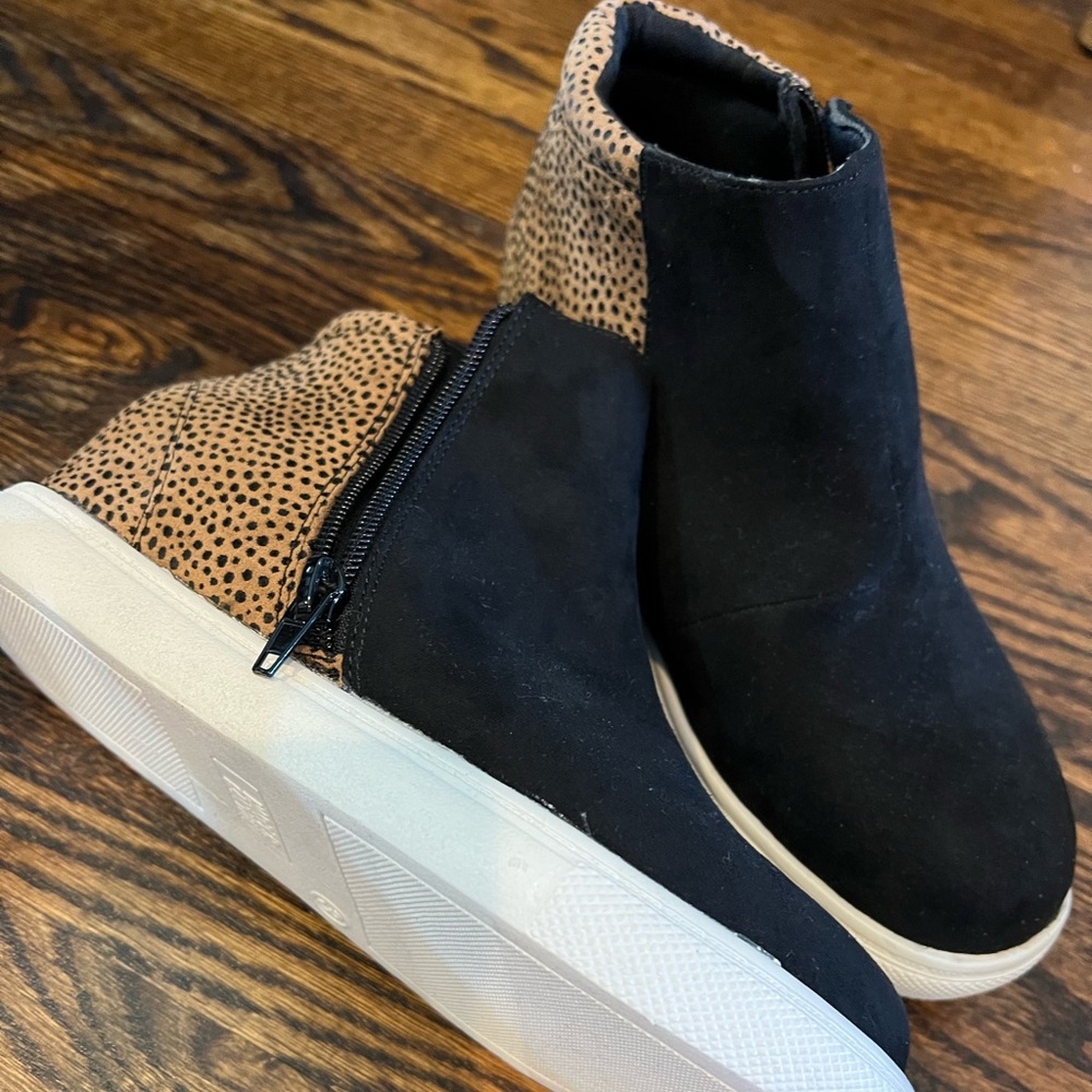 Youth/girls size 3 hidden wedge shoes